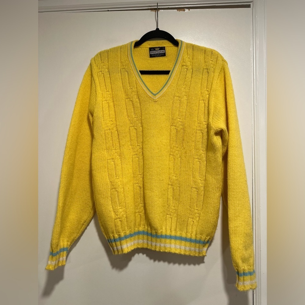 VTG 50s Unisex Sz:L Sportswear Bright Yellow VNeck Cable Knit Preppy Sweater.